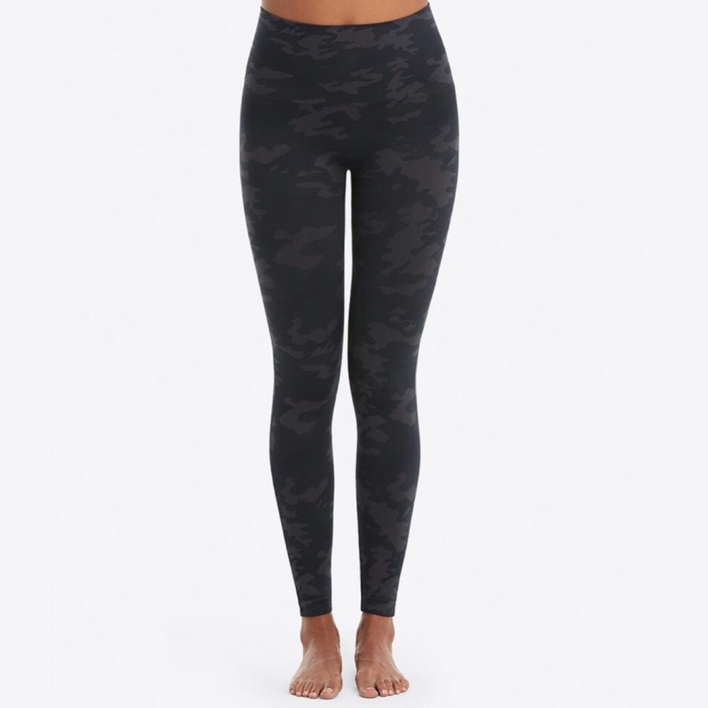 SPANX Look At Me Now Seamless Black Camo Leggings
